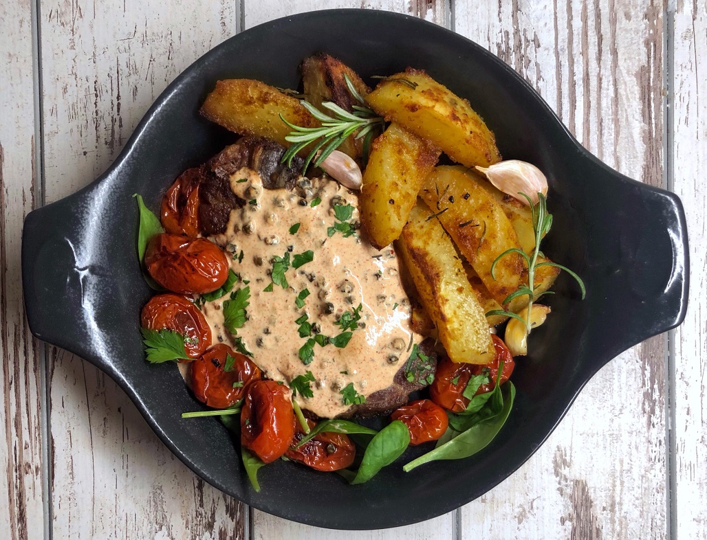 pork chops-pork chops with peppercorn sauce-pork chops with sauce-red meat-meat-potatoes-cherry tomatoes-meal-lunch-food-recipe-garlic-rosemary-Iceberg Salat Centar