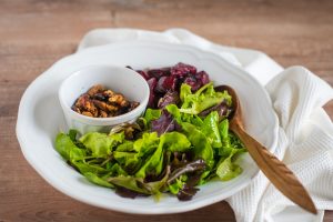 beets-beetroot-beetroot salad-salad-lettuce-walnuts-caramelized walnuts-lunch-meal-dinner-recipe-Iceberg Salat Centar
