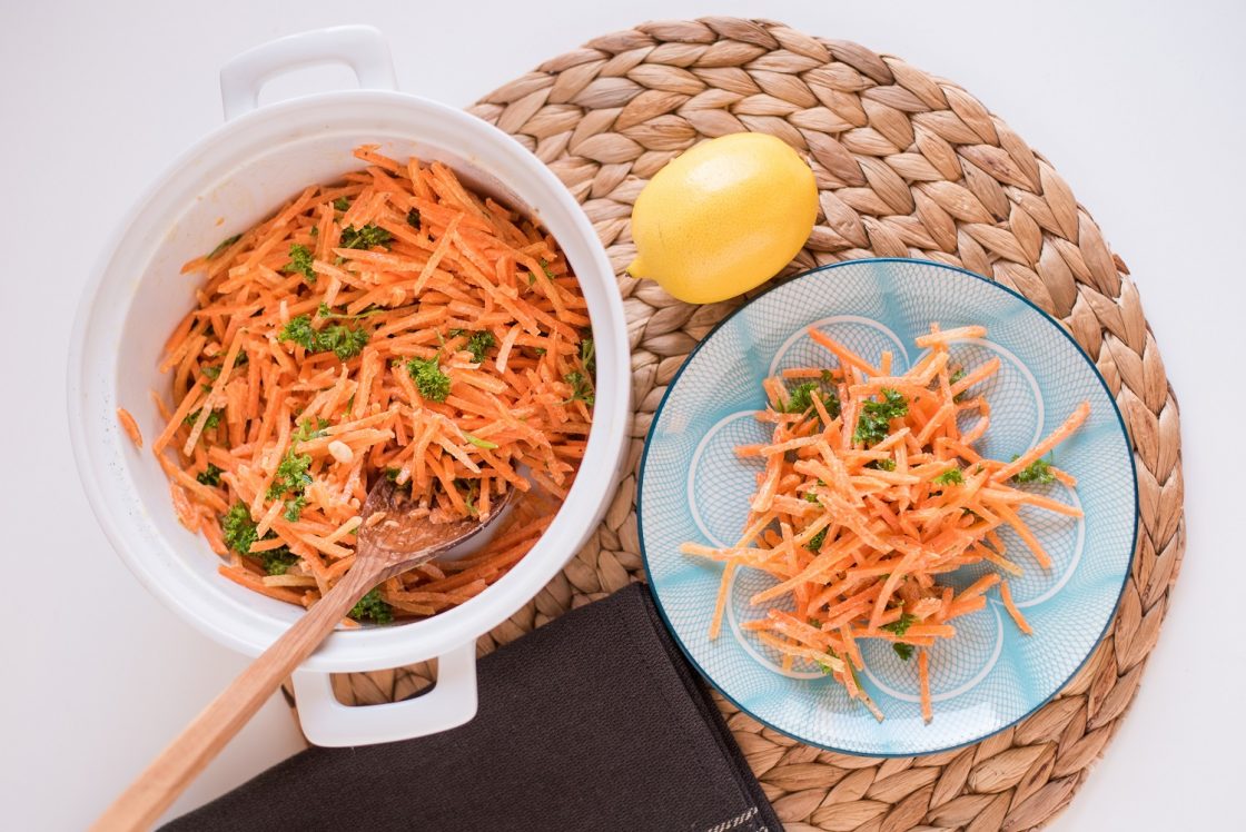 carrot salad-salad-greated carrots-parsley-klub zdravih navika-recipe-iceberg salat centar-side dish-main meal-lunch-meal-starter-heathy-health-raw-vegan
