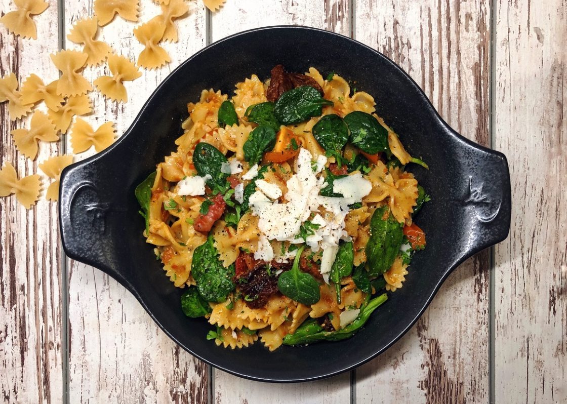 pasta with cherry tomatoes, pasta with baby spinach, baby spinch and cherry tomato pasta, pasta, lunch, dinner, meal, dish, italian food, klub zdravih navika, iceberg salat centar