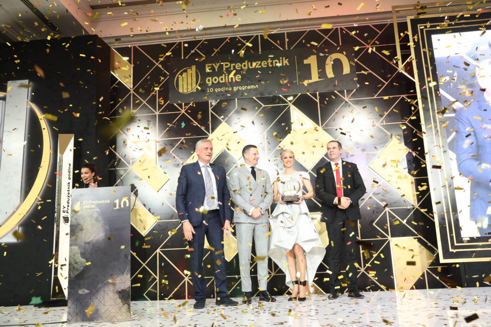 Entrepreneur of the Year, Klub Zdravih Navika, kin, Entrepreneur of the Year Klub Zdravih Navika, Entrepreneur of the Year kzn, the first woman entrepreneur, award, awarded woman, EY award, accomplishment, lifestyle, Iceberg Salat Centar