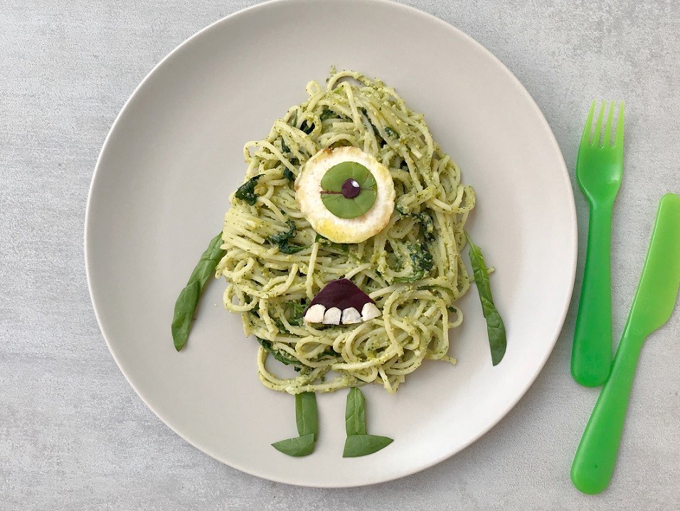 spaghetti-pasta-sauce-olives-baby spinach-recipe-meal-Iceberg Salat Centar